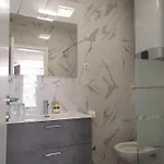 On The 아파트 *